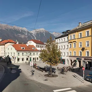 huge-apartment-in-awesome-location-with-parking.ischgl-hotels.net/